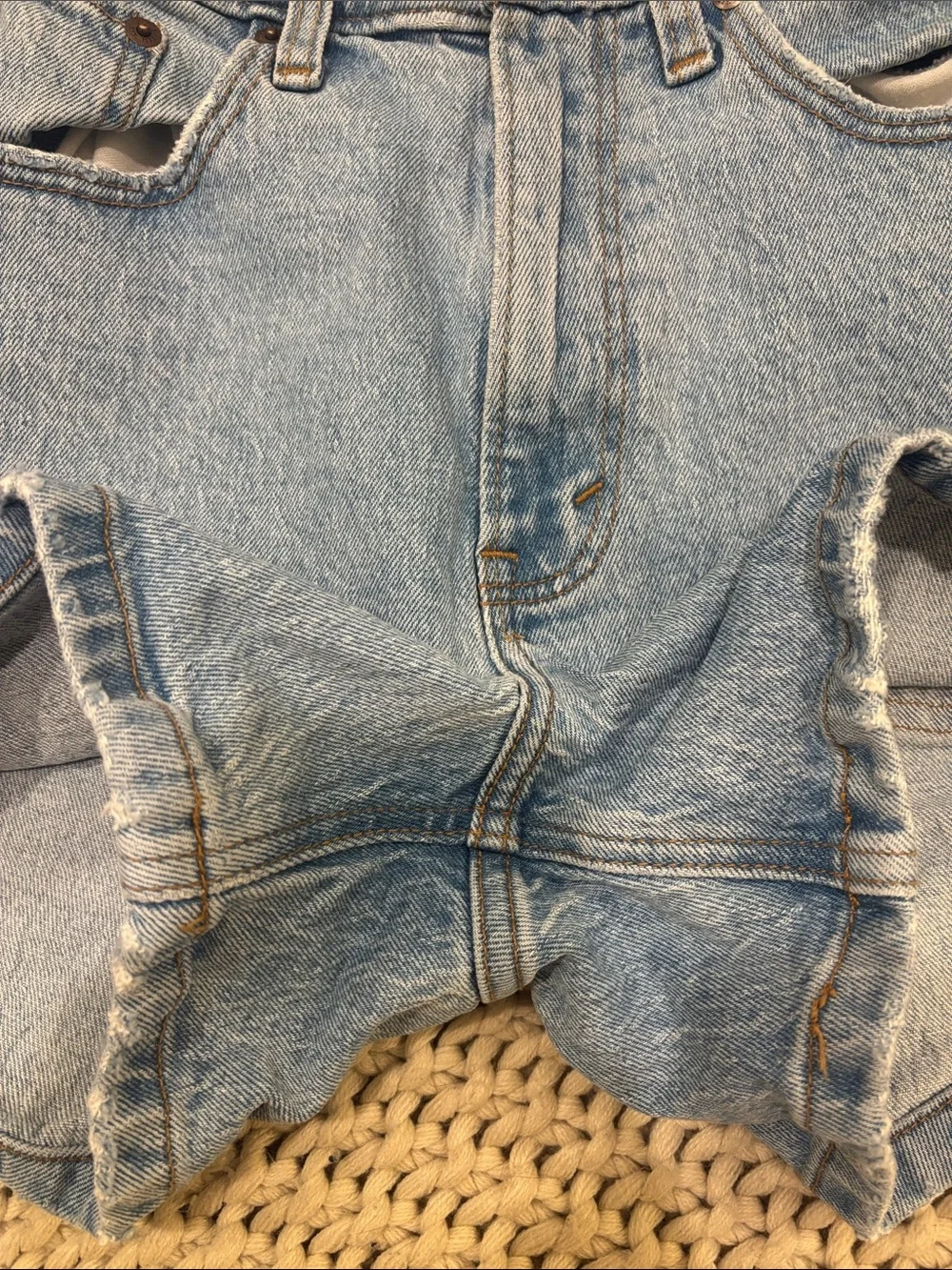 Abercrombie & Fitch 4’ Mom Short High Rise Jean Shorts Size 4 / Size 27